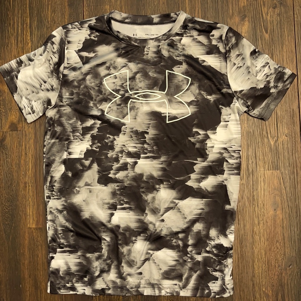 Boys UA T-Shirt, Black, multi color. Youth size XL